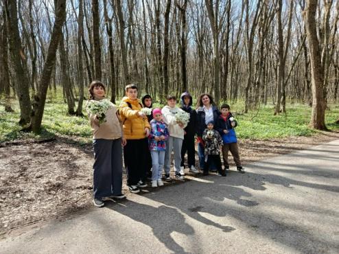 Мы организовали поход в весенний Таманский лес